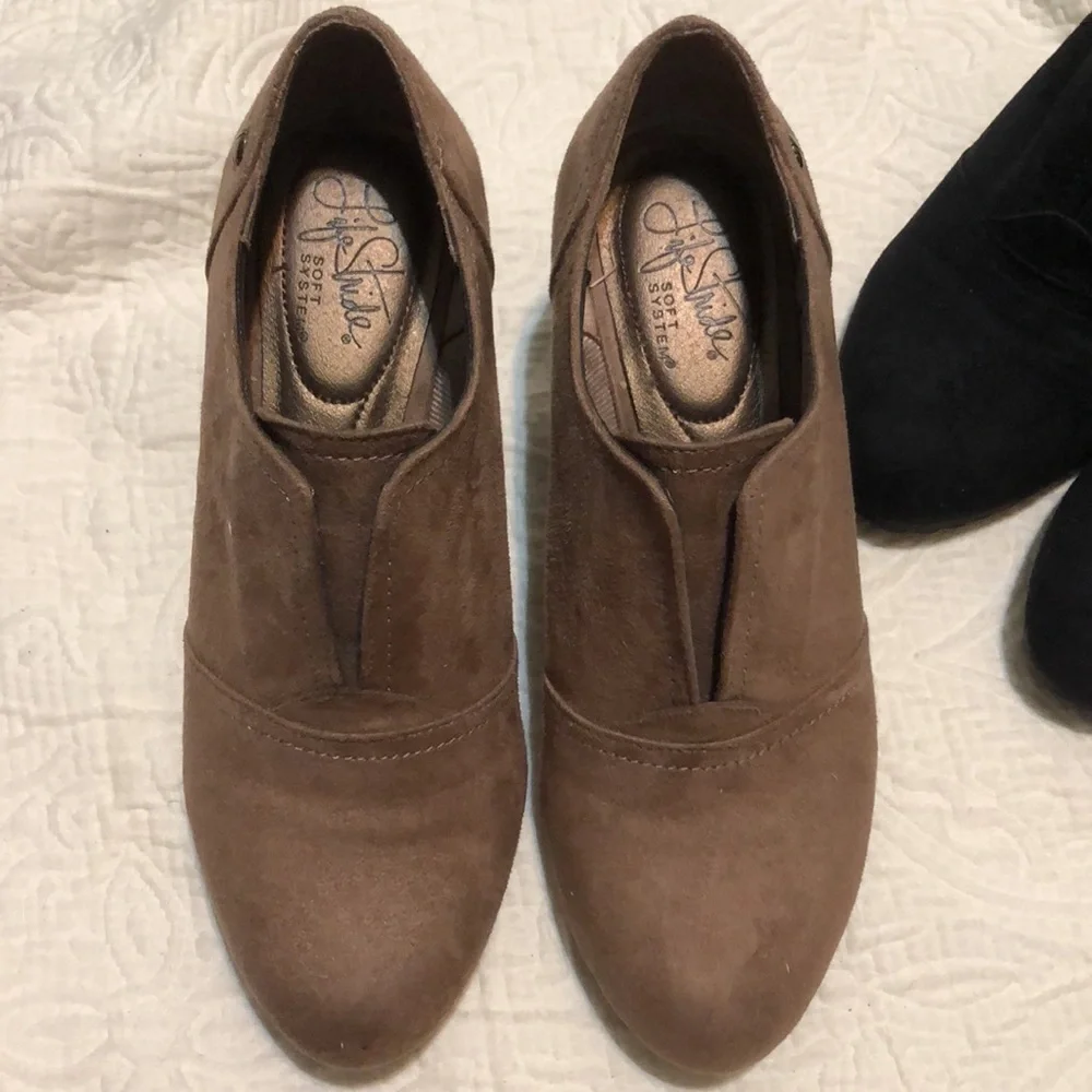 Life Stride soft system shoes. 2pairs